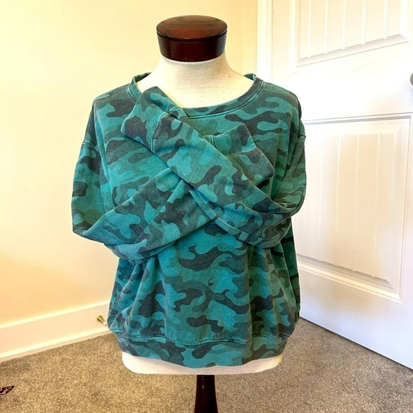 Sundry medium  camo sweatshirt - Picture 2 of 6